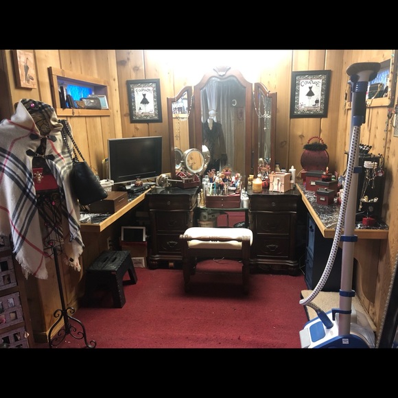 MY CLOSET🛍 - Picture 4 of 8